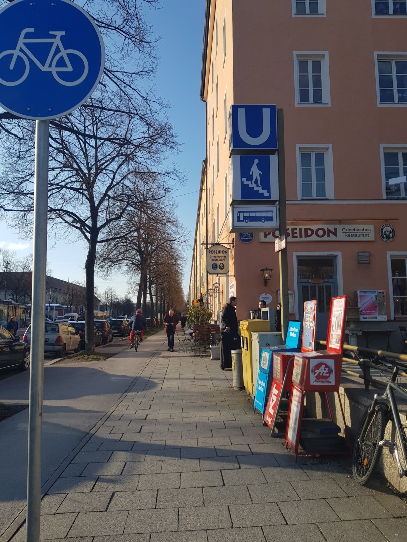 Blick vom Karl-Preis-Platz stadteinwrts - in diese Richtung der Rosenheimer Str. folgen