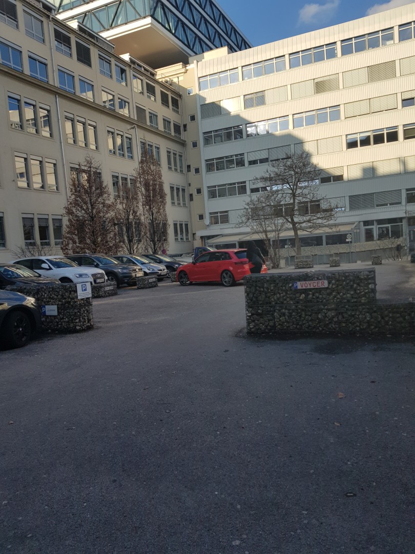 ..., dann um eingezunten Bereich herum, ...